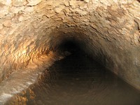 Afzetting op wand riolering